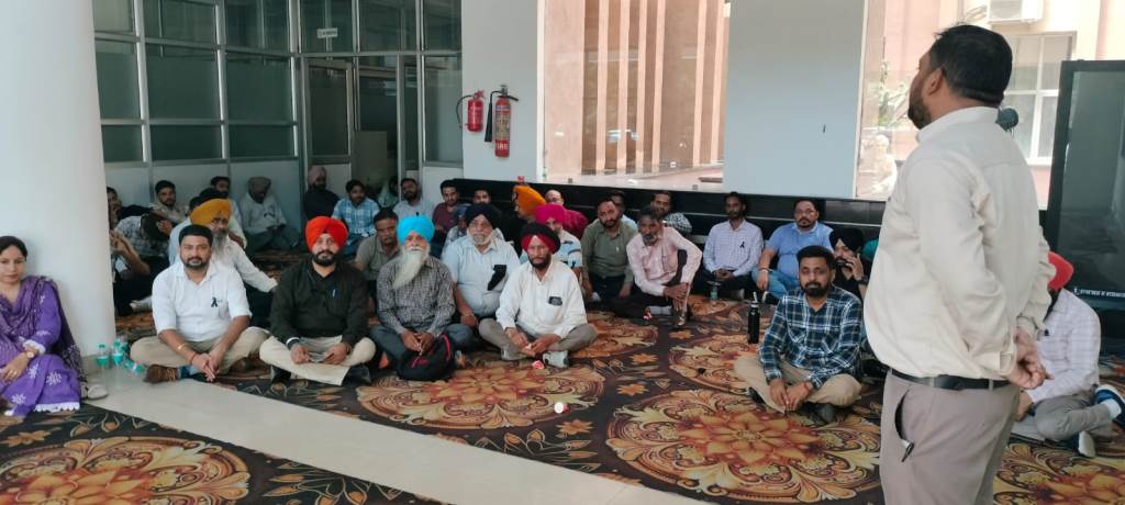 ਮੁਲਾਜ਼ਮ ਜਥੇਬੰਦੀਆਂ ਵਲੋਂ ਸਰਕਾਰ ਵਿਰੁੱਧ ਰੋਸ ਰੈਲੀ